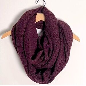 H&M DIVIDED Burgundy Maroon Knit Infinity Scarf EUC
